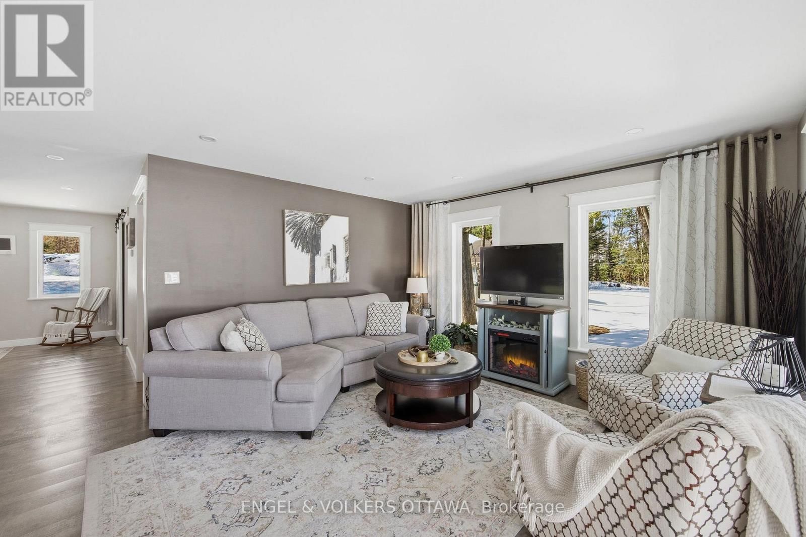 106 WHITES BEACH TRAIL Image 21