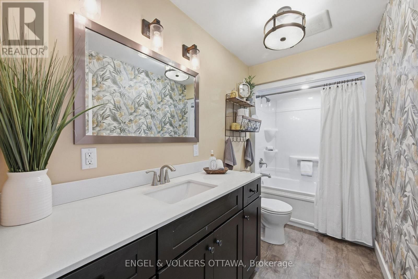 106 WHITES BEACH TRAIL Image 25