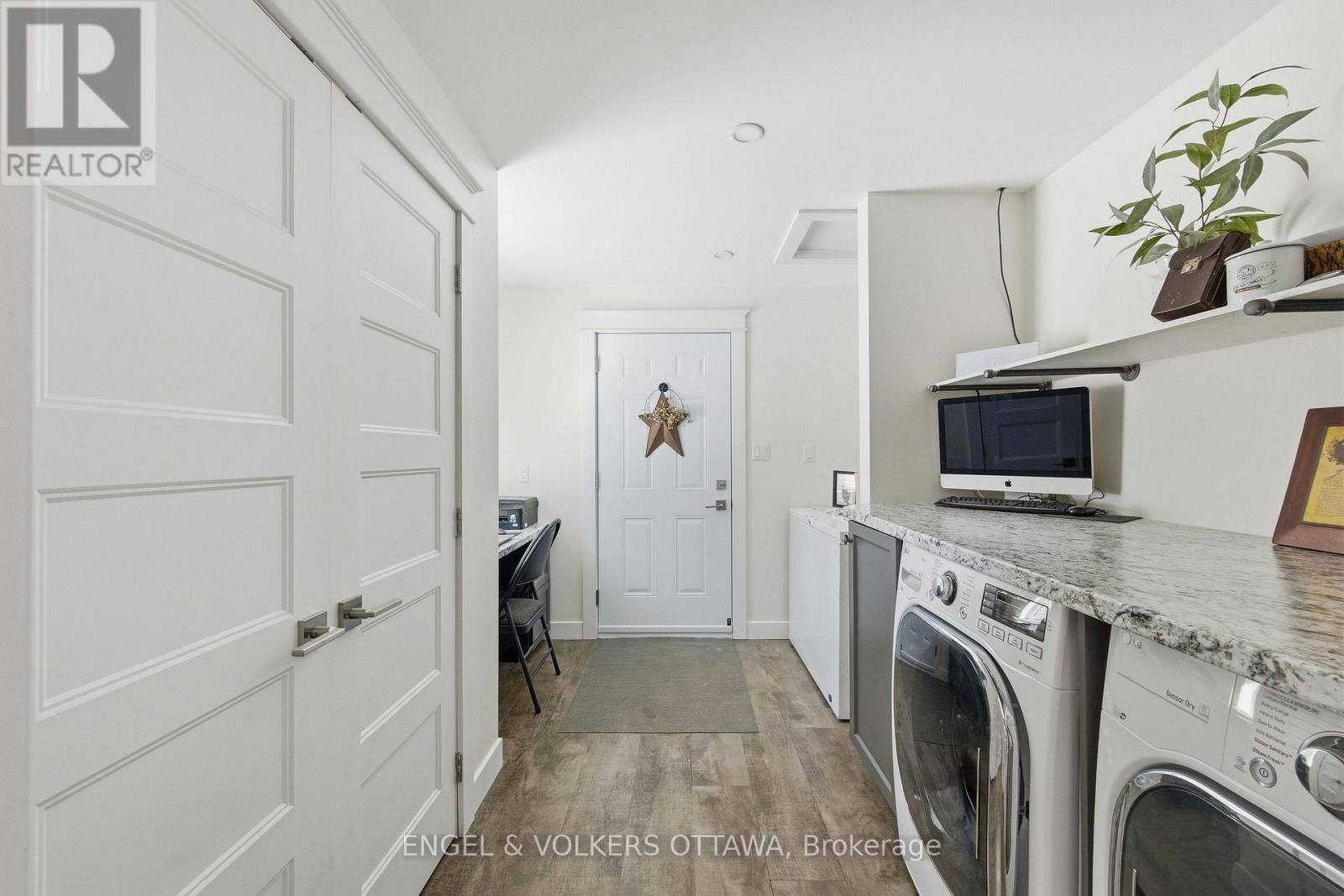 106 WHITES BEACH TRAIL Image 26