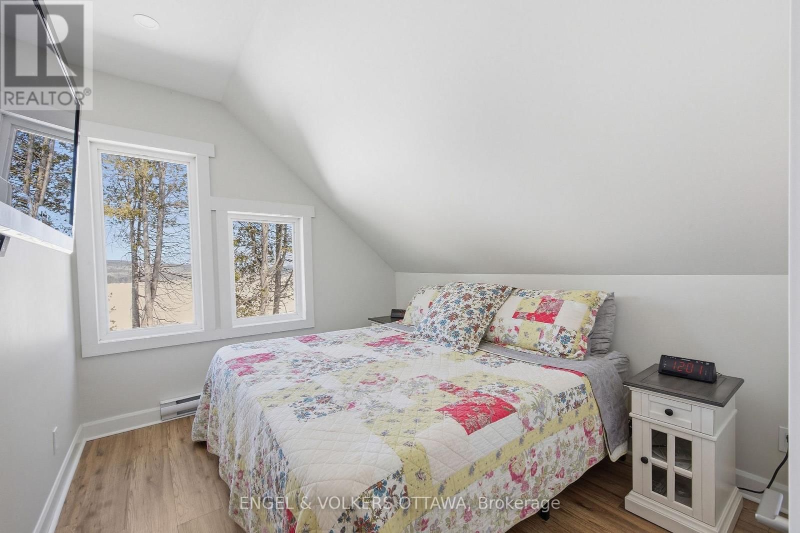 106 WHITES BEACH TRAIL Image 28