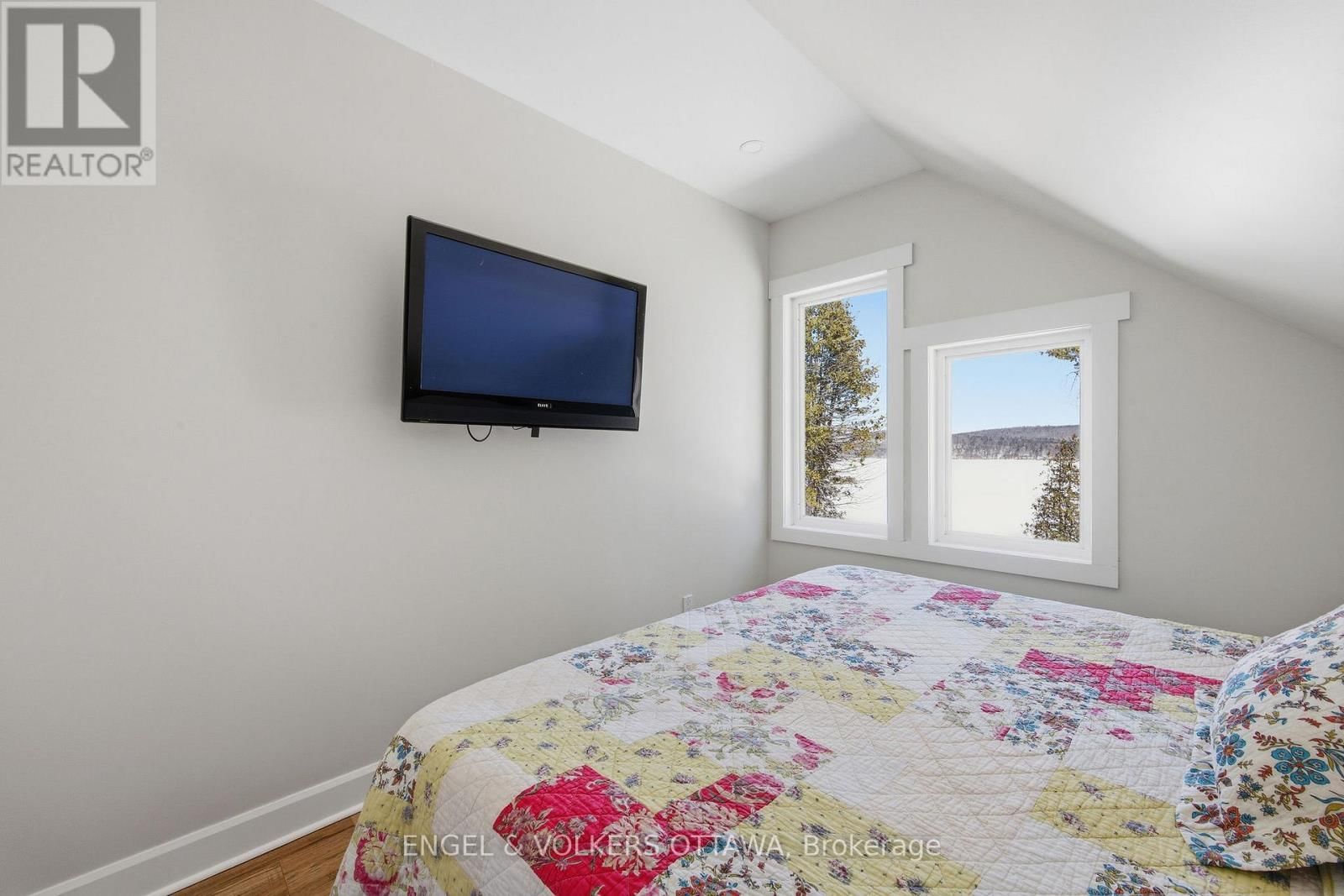 106 WHITES BEACH TRAIL Image 29