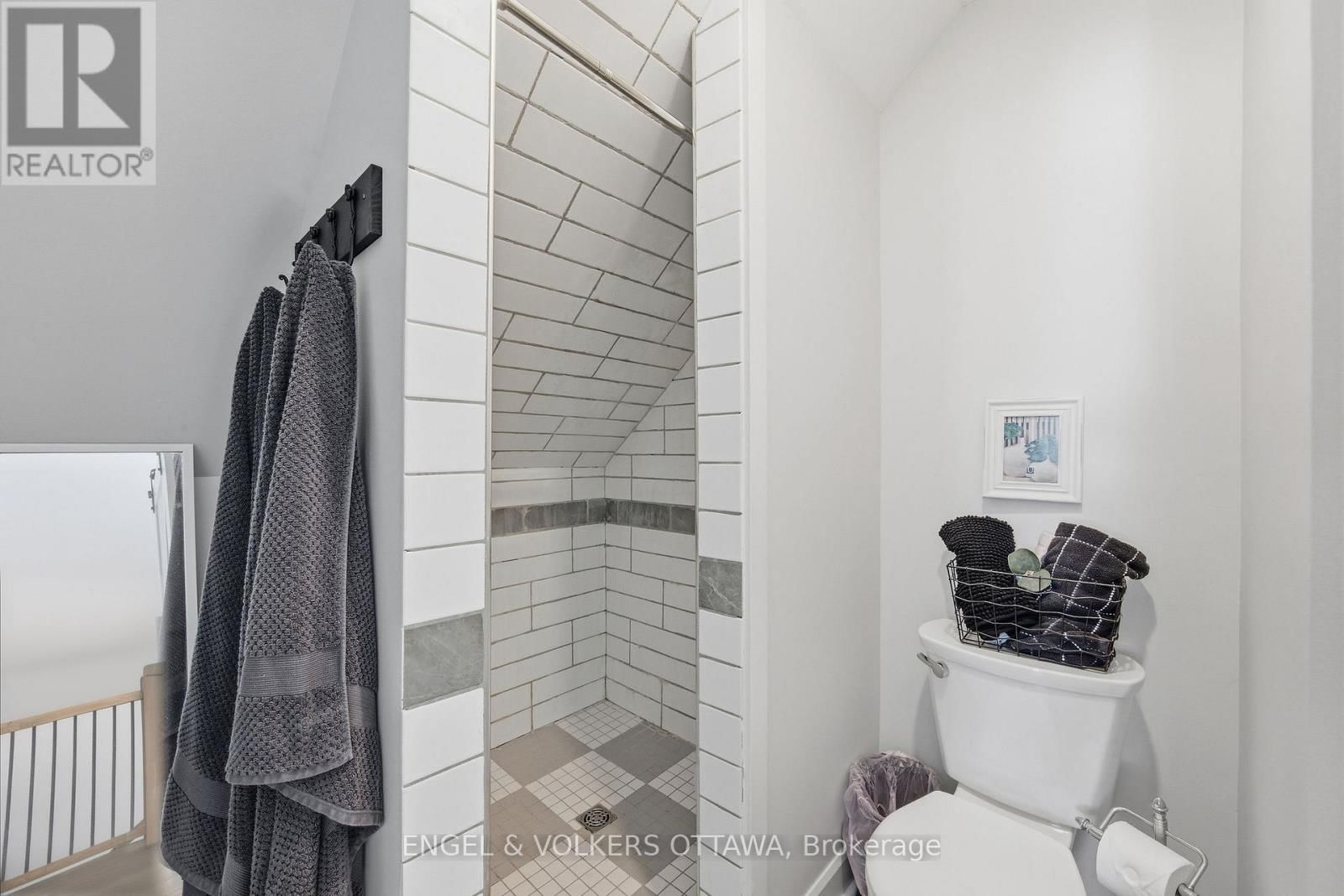 106 WHITES BEACH TRAIL Image 31