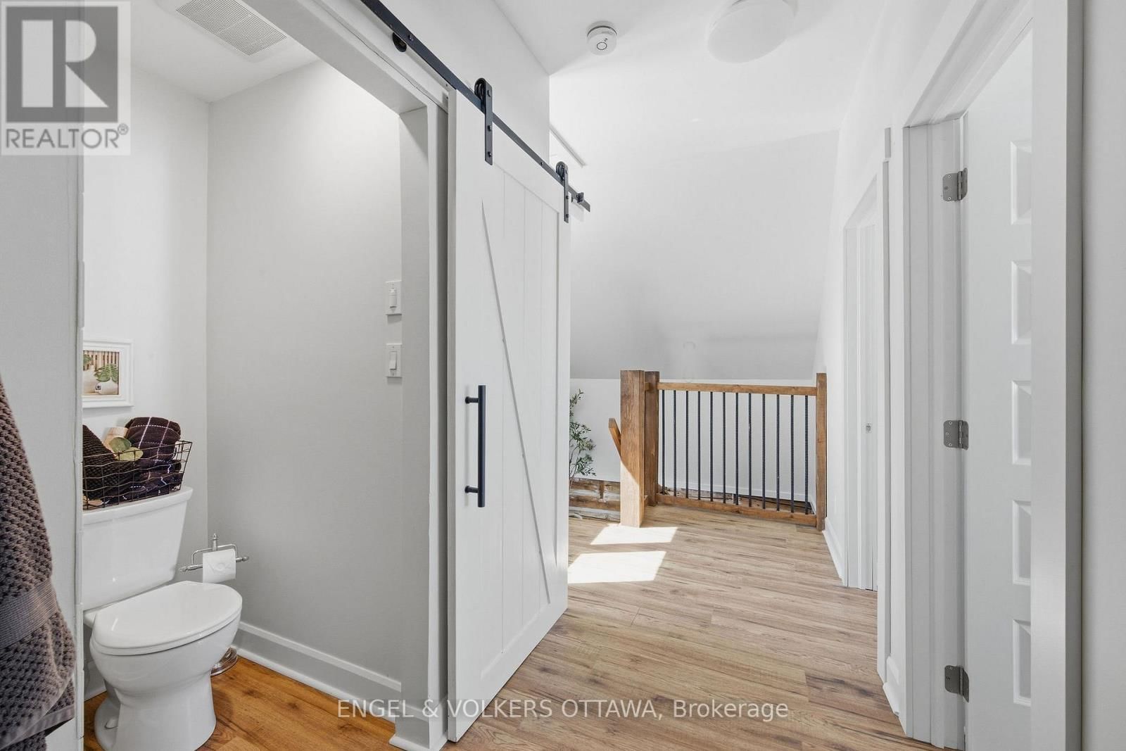 106 WHITES BEACH TRAIL Image 32