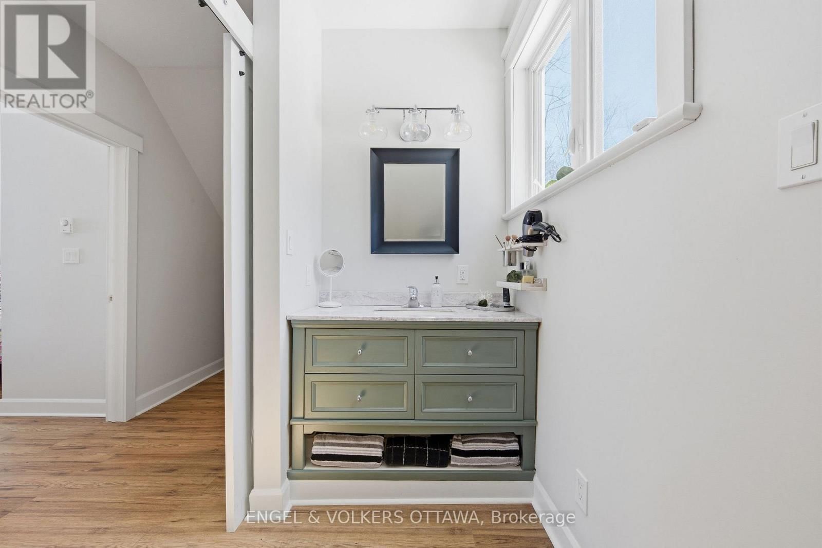 106 WHITES BEACH TRAIL Image 33