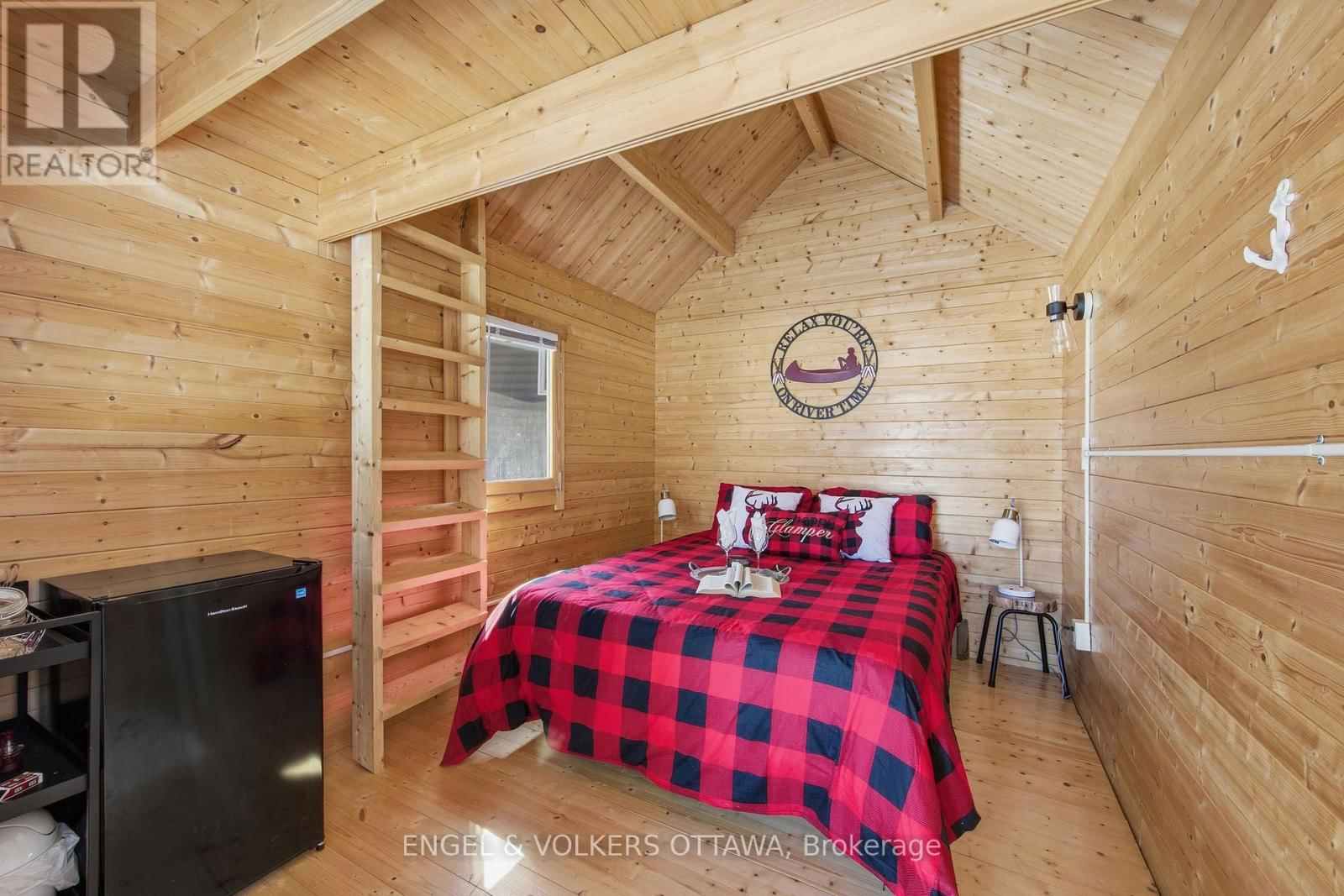 106 WHITES BEACH TRAIL Image 36