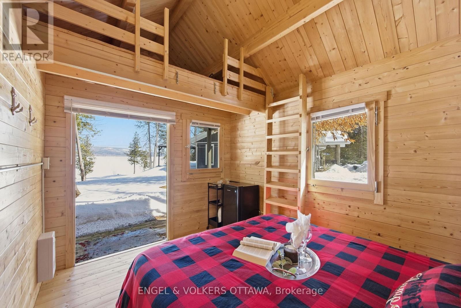 106 WHITES BEACH TRAIL Image 37