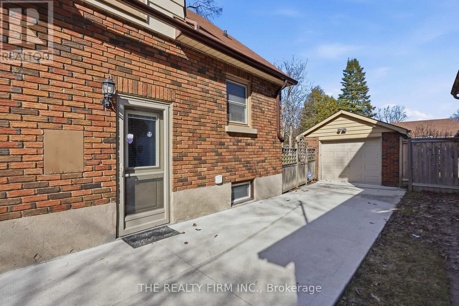 362 RIDOUT STREET SOUTH Image 39