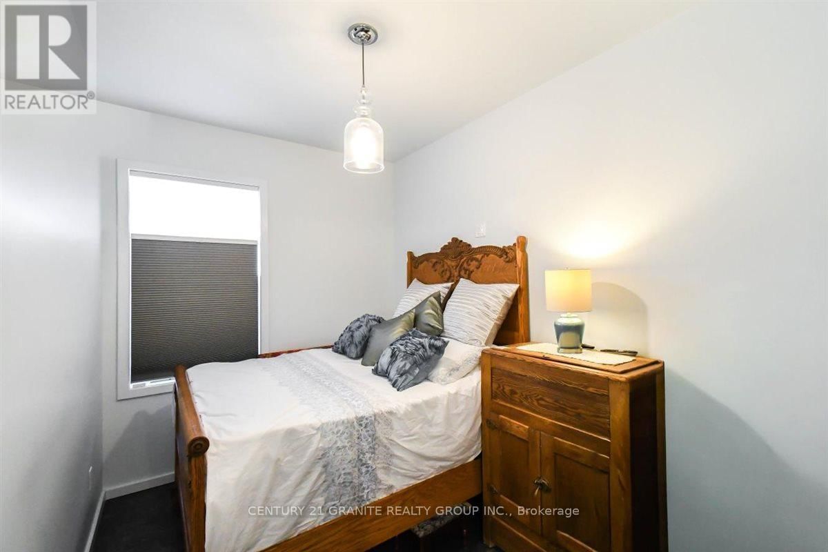 194 HASTINGS STREET NORTH Image 18