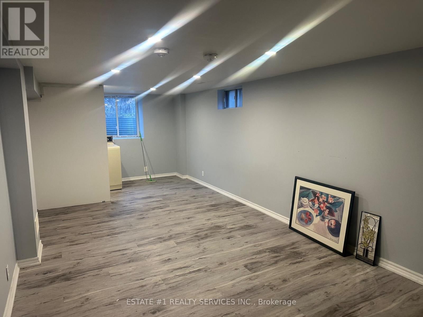 176 KENNETH AVENUE Image 11