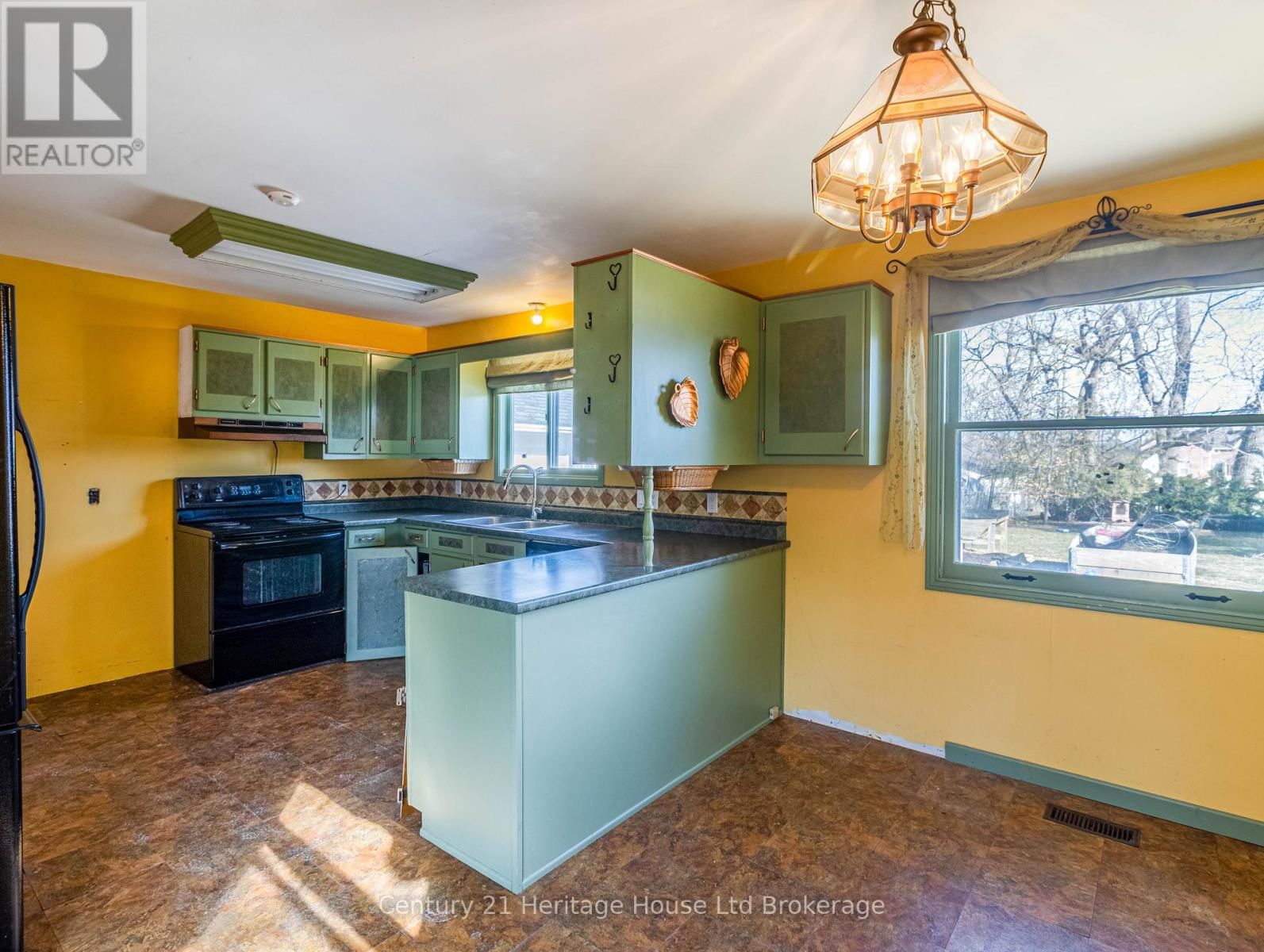 657 FRANCES STREET Image 17