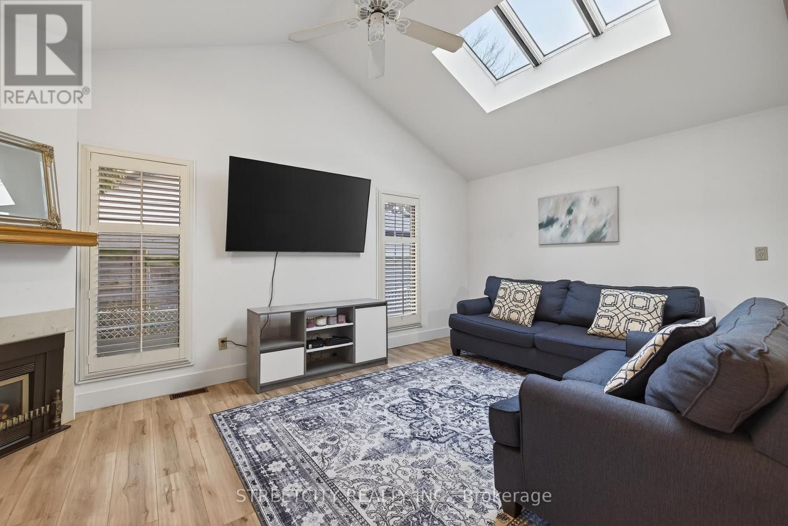 696 VILLAGE GREEN AVENUE Image 13