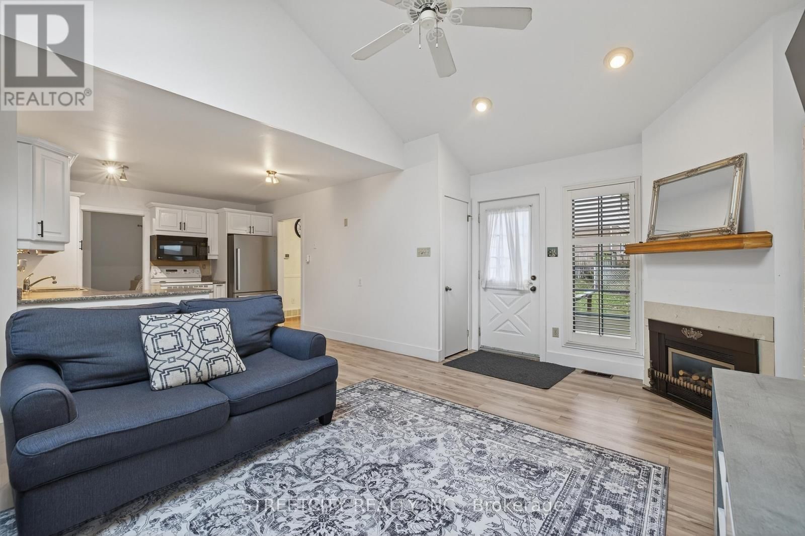 696 VILLAGE GREEN AVENUE Image 15