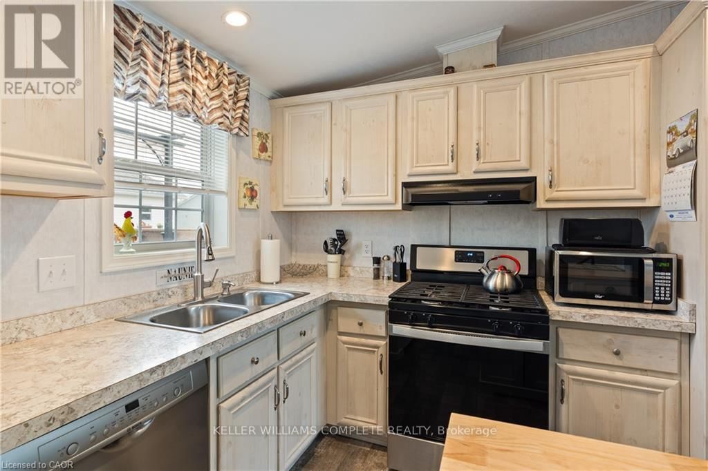 22 COPPER BEECH DRIVE Image 9