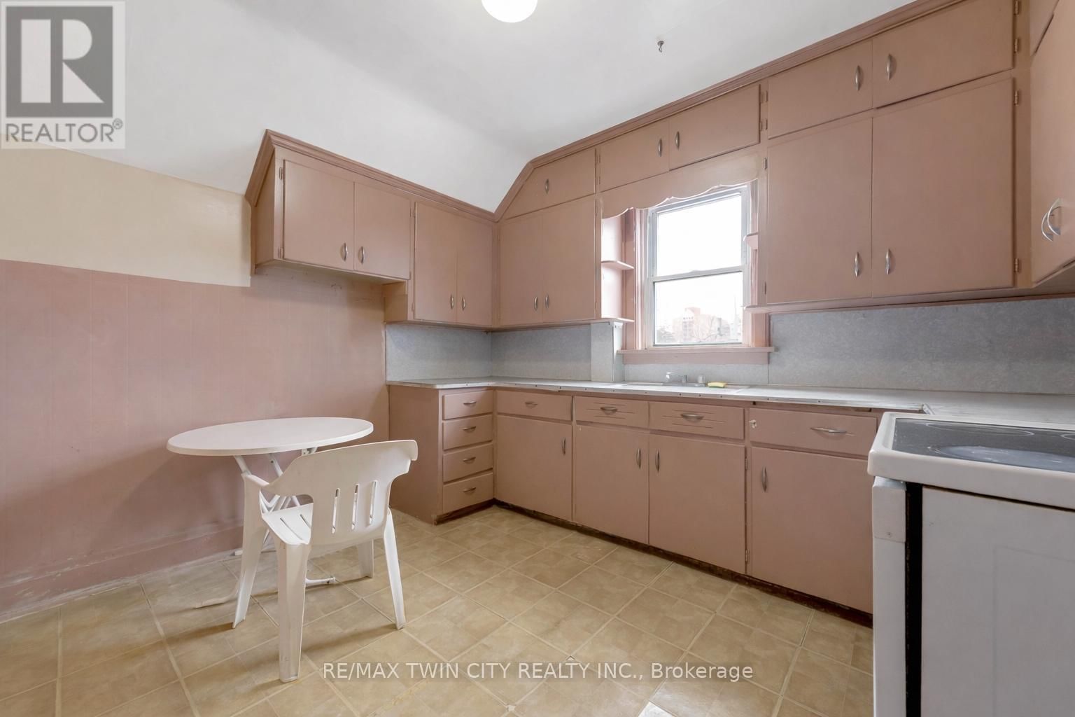 24 MADISON AVENUE SOUTH Image 7