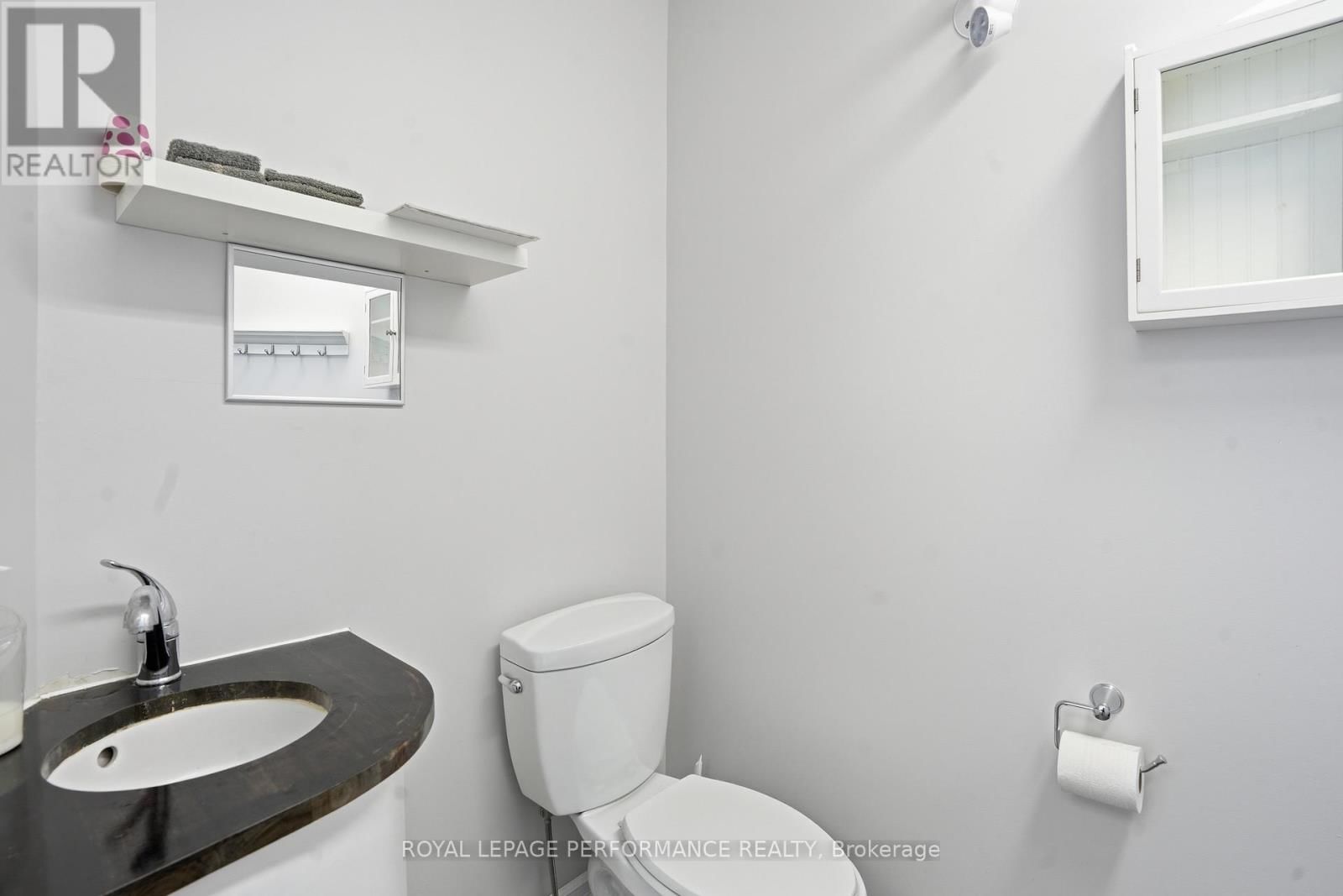 38 MAIN STREET EAST Image 10