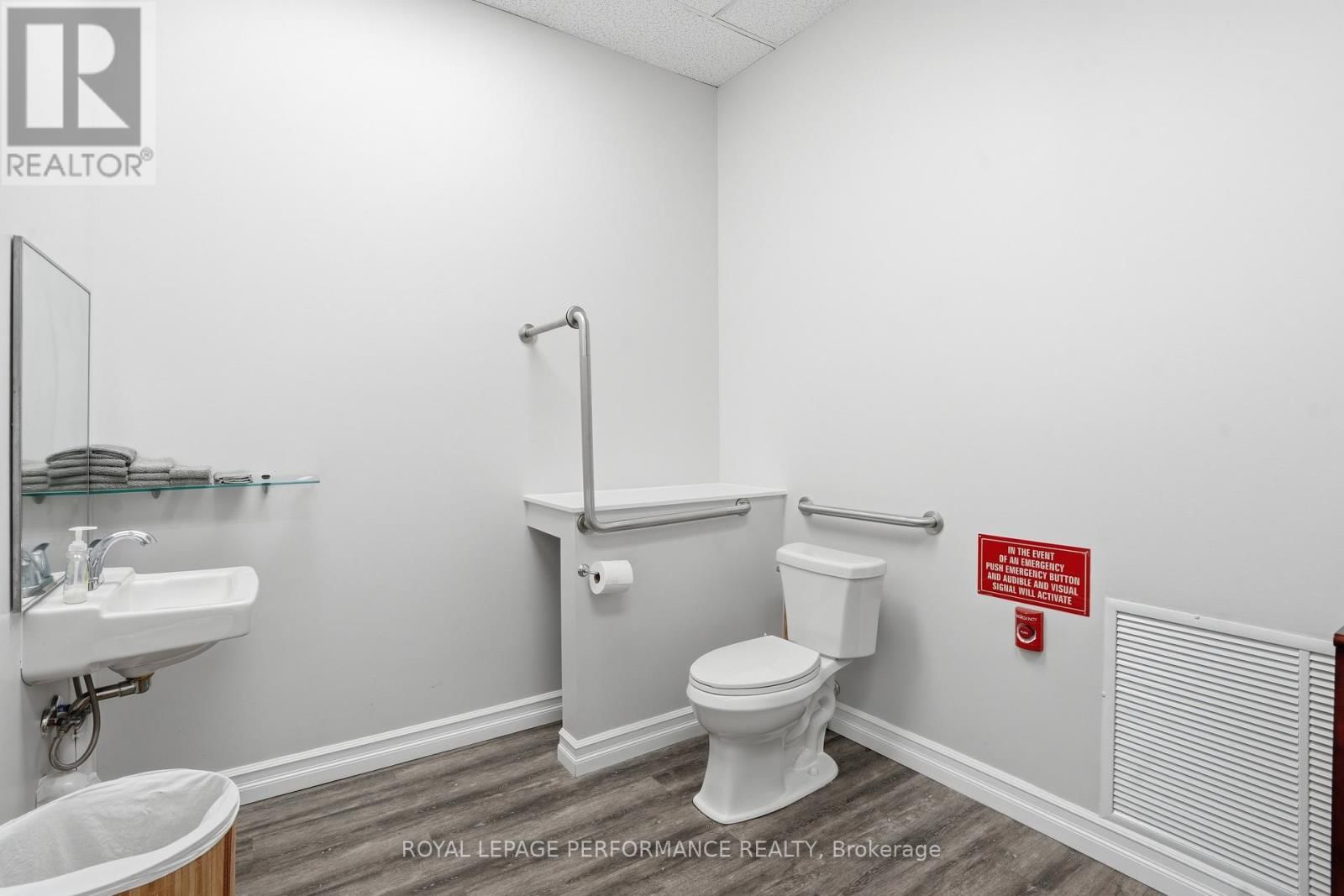 38 MAIN STREET EAST Image 11