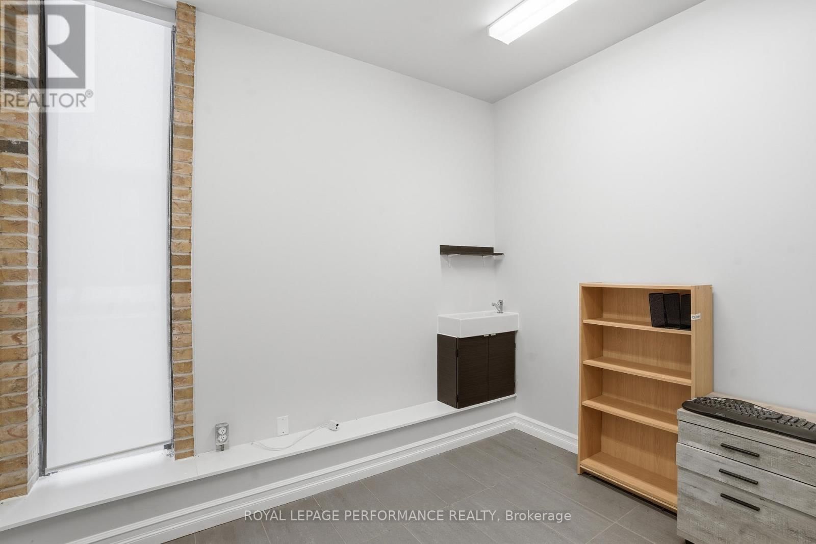 38 MAIN STREET EAST Image 12