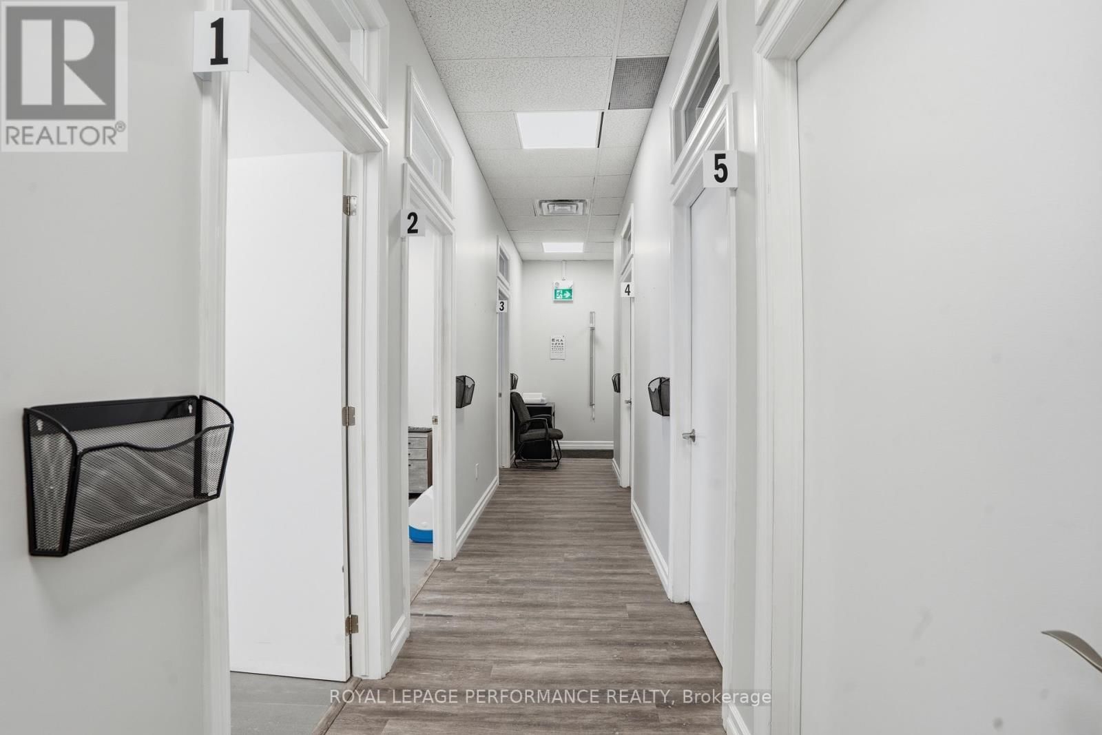 38 MAIN STREET EAST Image 13