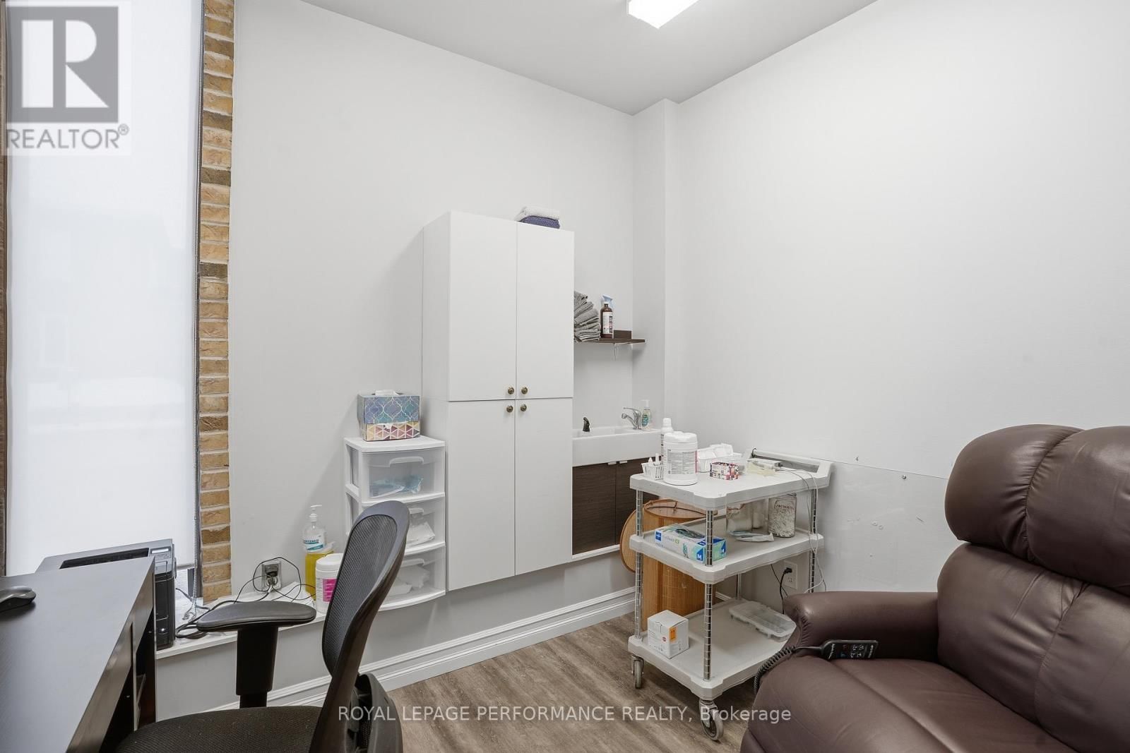 38 MAIN STREET EAST Image 15