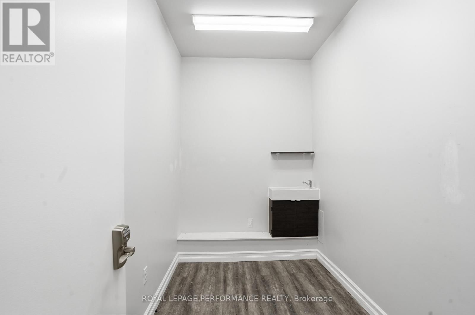 38 MAIN STREET EAST Image 16