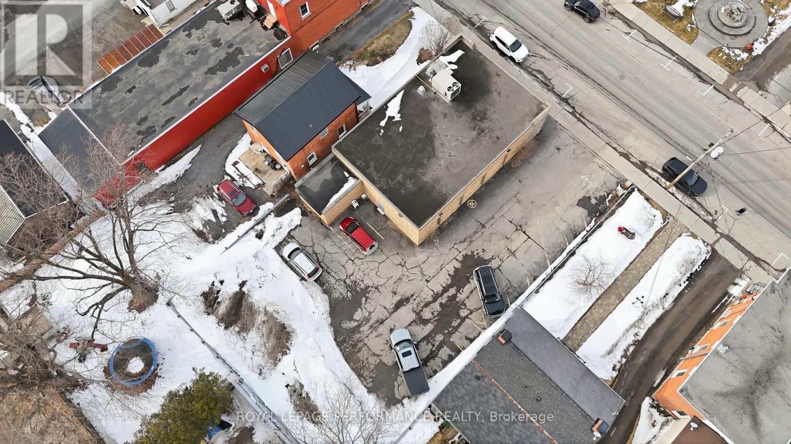 38 MAIN STREET EAST Image 19