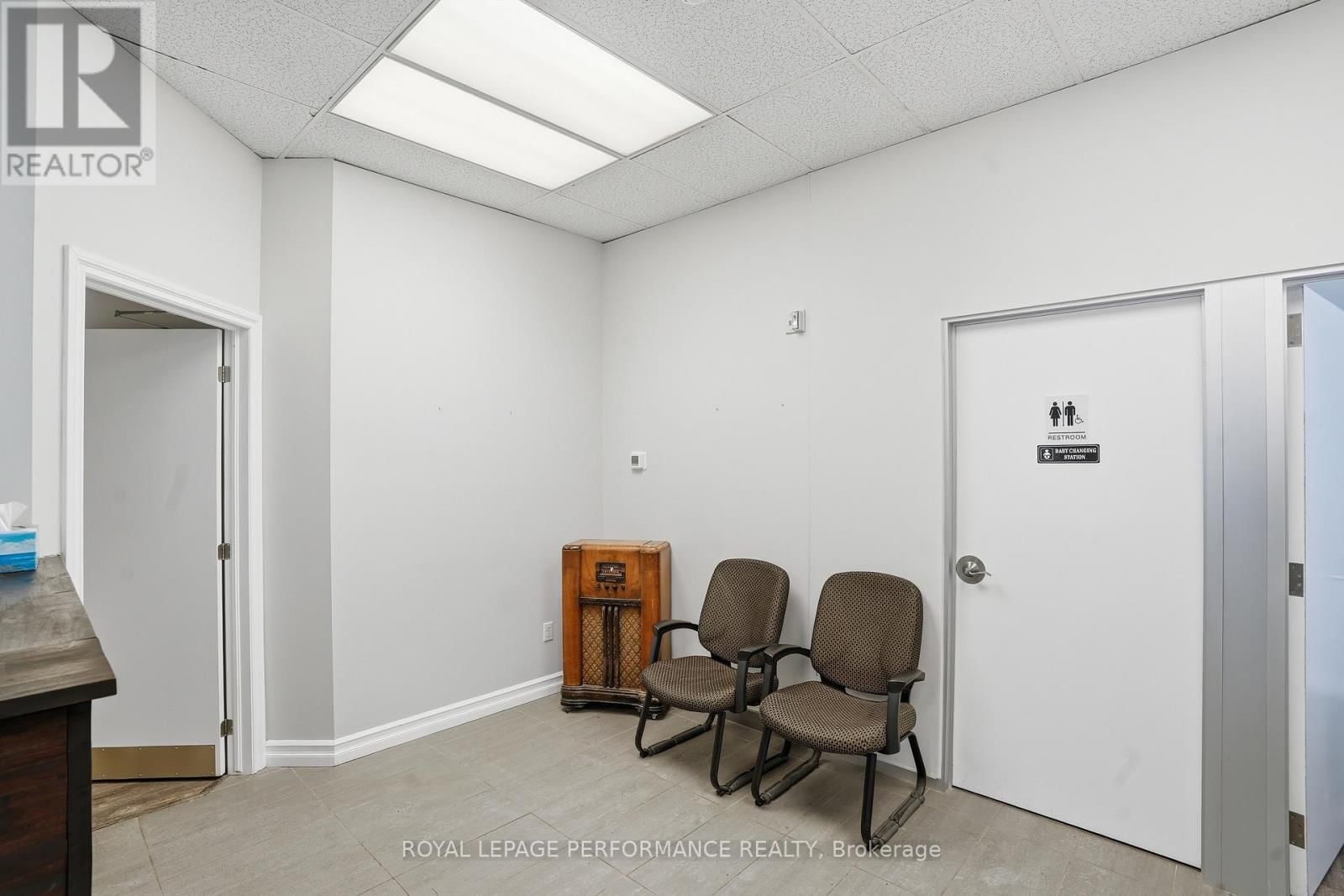 38 MAIN STREET EAST Image 8