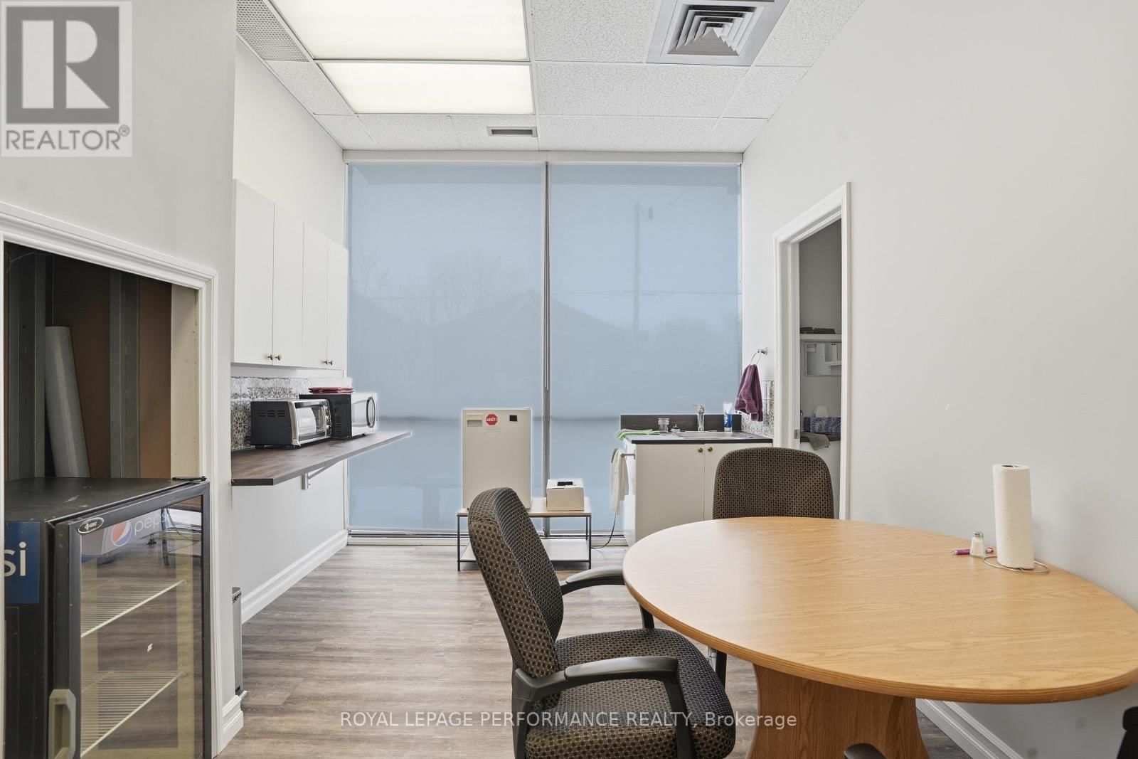 38 MAIN STREET EAST Image 9