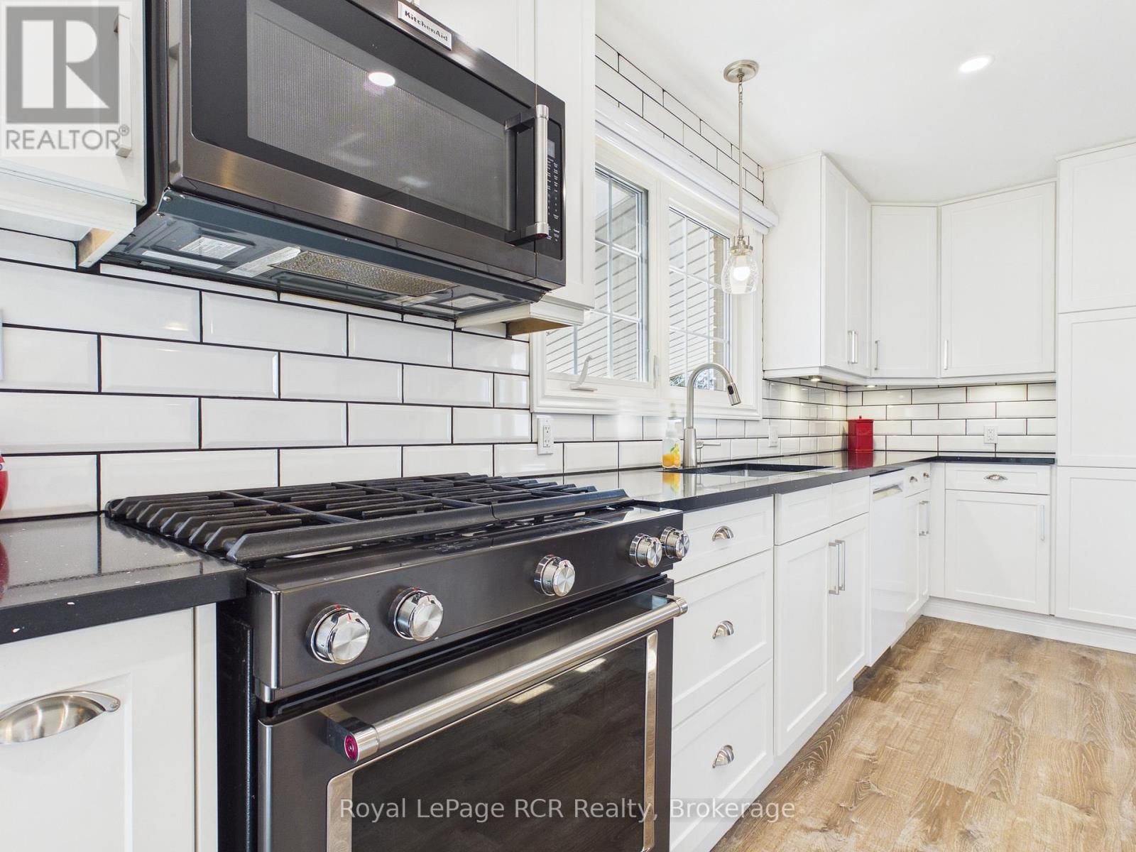 415 WATERLOO STREET Image 9