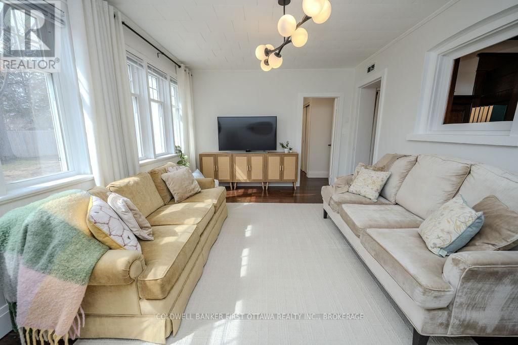 201 BRIDGE STREET WEST Image 11