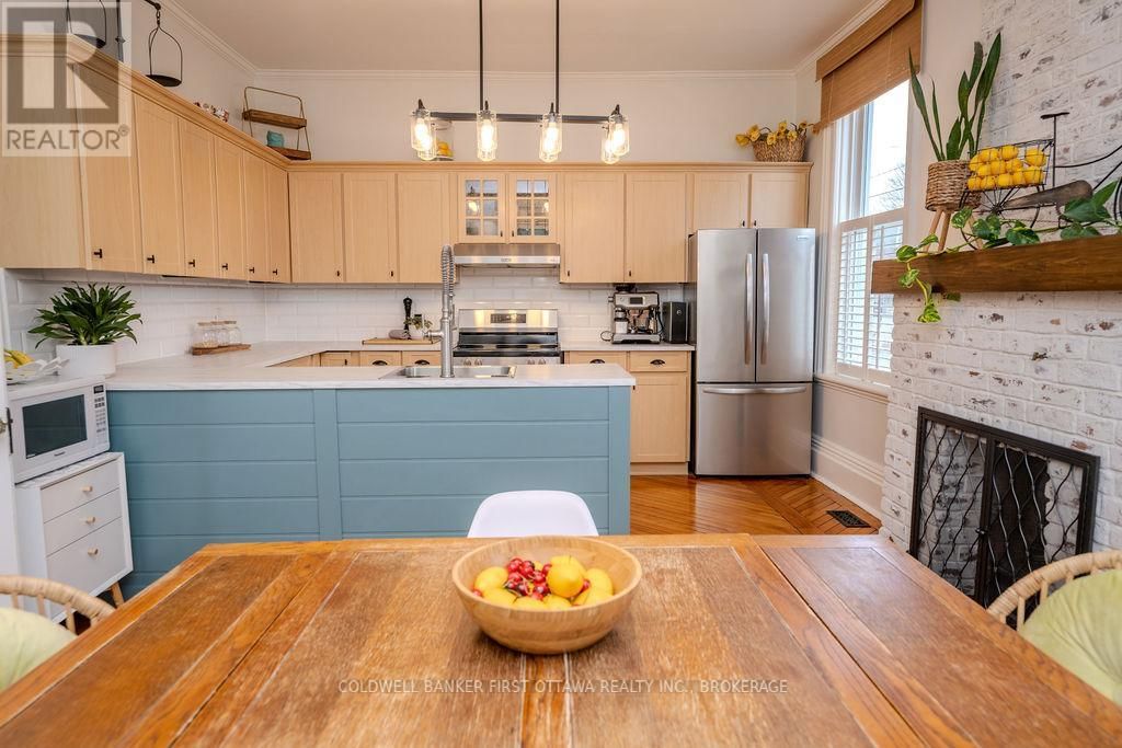 201 BRIDGE STREET WEST Image 13