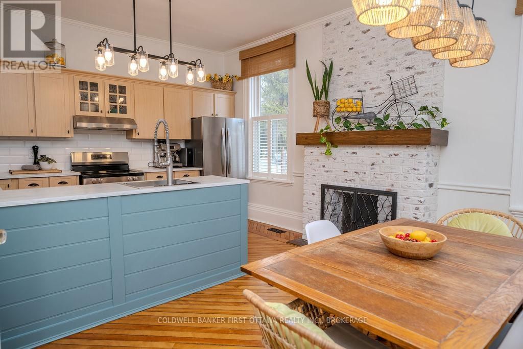 201 BRIDGE STREET WEST Image 15