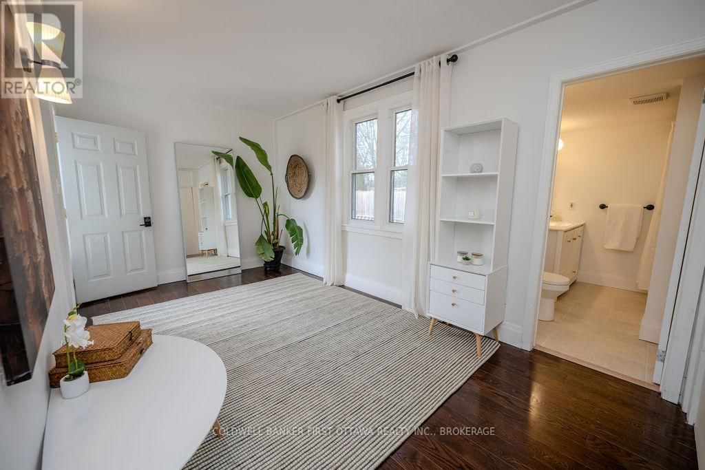 201 BRIDGE STREET WEST Image 18