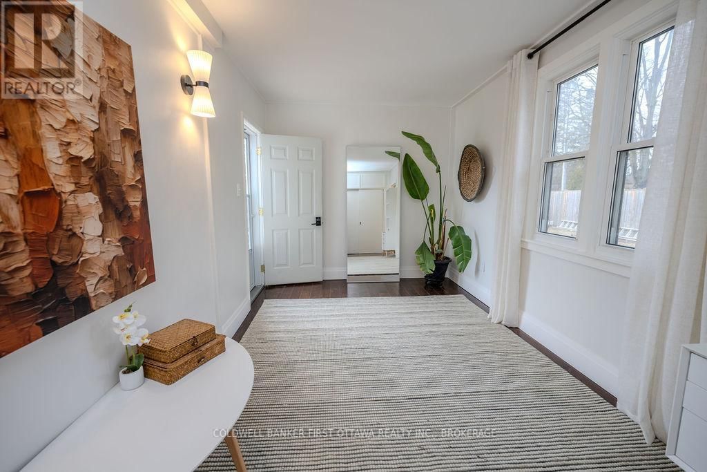 201 BRIDGE STREET WEST Image 19