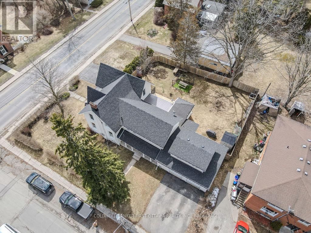 201 BRIDGE STREET WEST Image 3