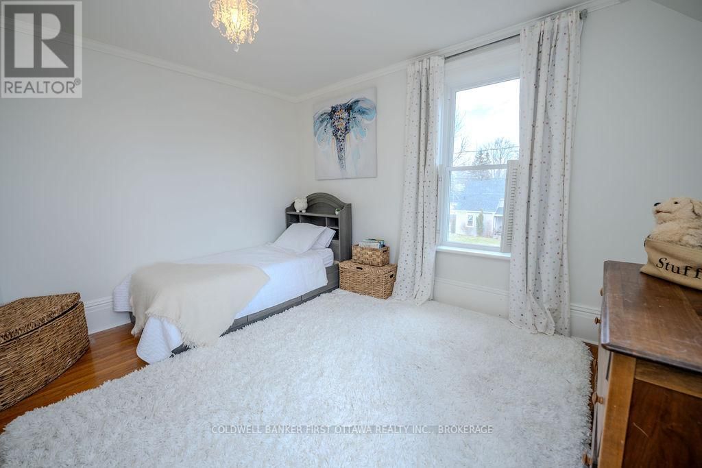 201 BRIDGE STREET WEST Image 30