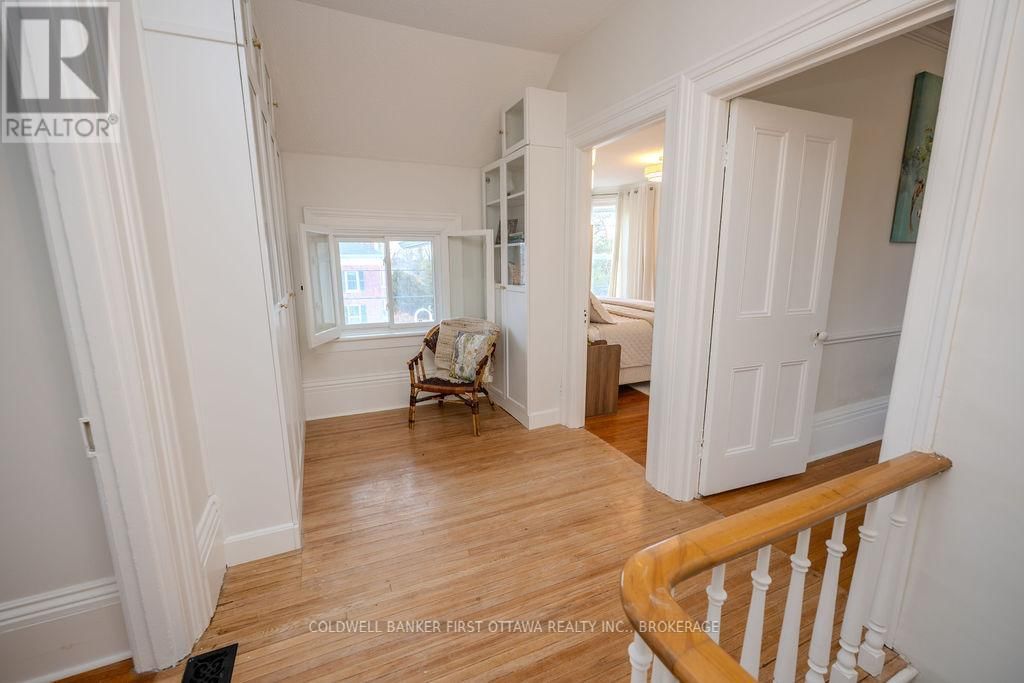 201 BRIDGE STREET WEST Image 33