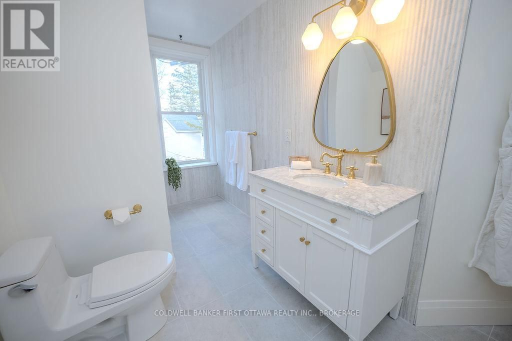 201 BRIDGE STREET WEST Image 35