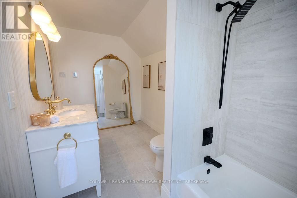 201 BRIDGE STREET WEST Image 36