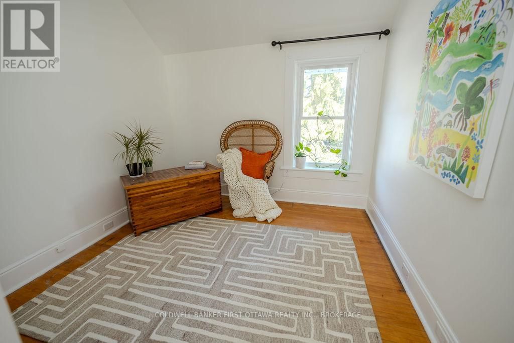 201 BRIDGE STREET WEST Image 40