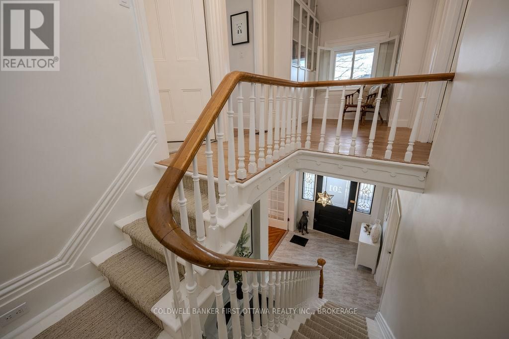 201 BRIDGE STREET WEST Image 41