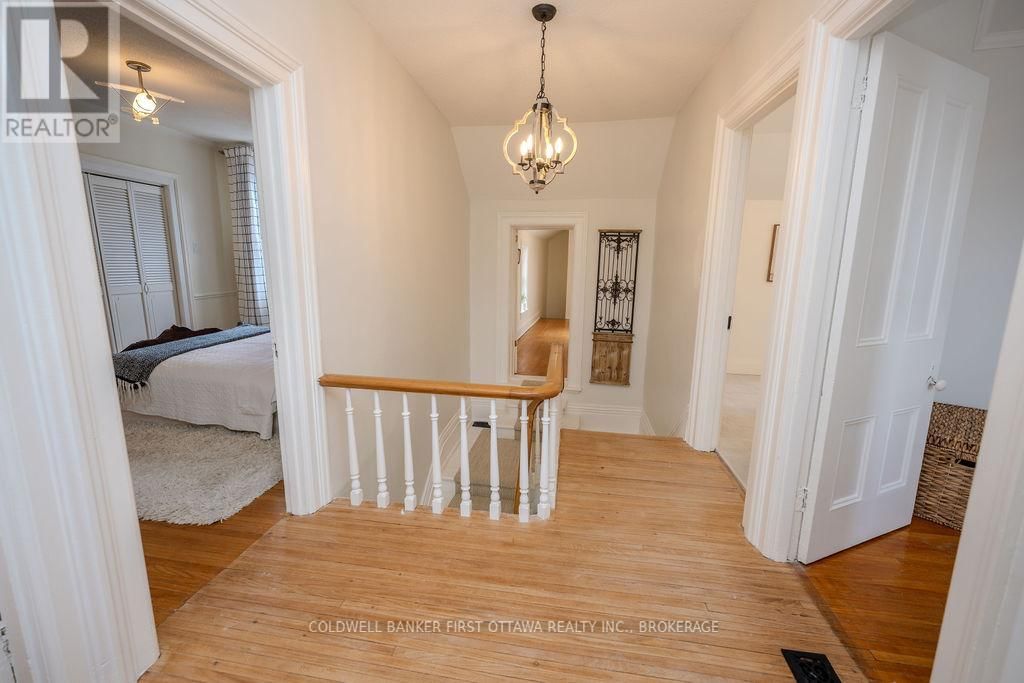 201 BRIDGE STREET WEST Image 42