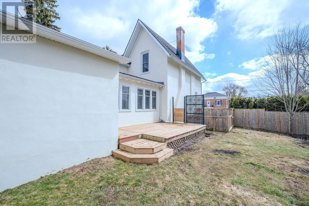 201 BRIDGE STREET WEST Image 43