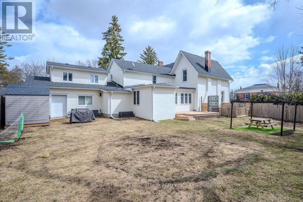 201 BRIDGE STREET WEST Image 44