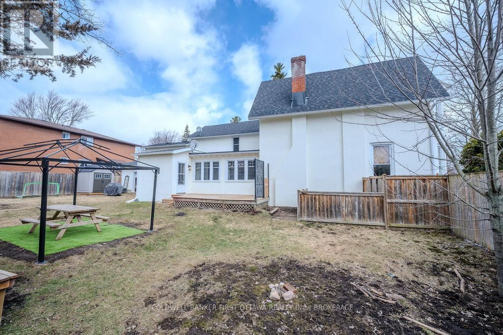 201 BRIDGE STREET WEST Image 46