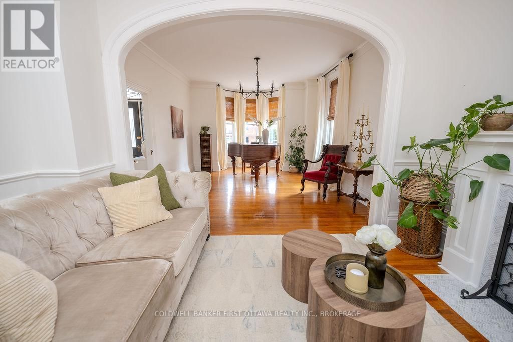 201 BRIDGE STREET WEST Image 7