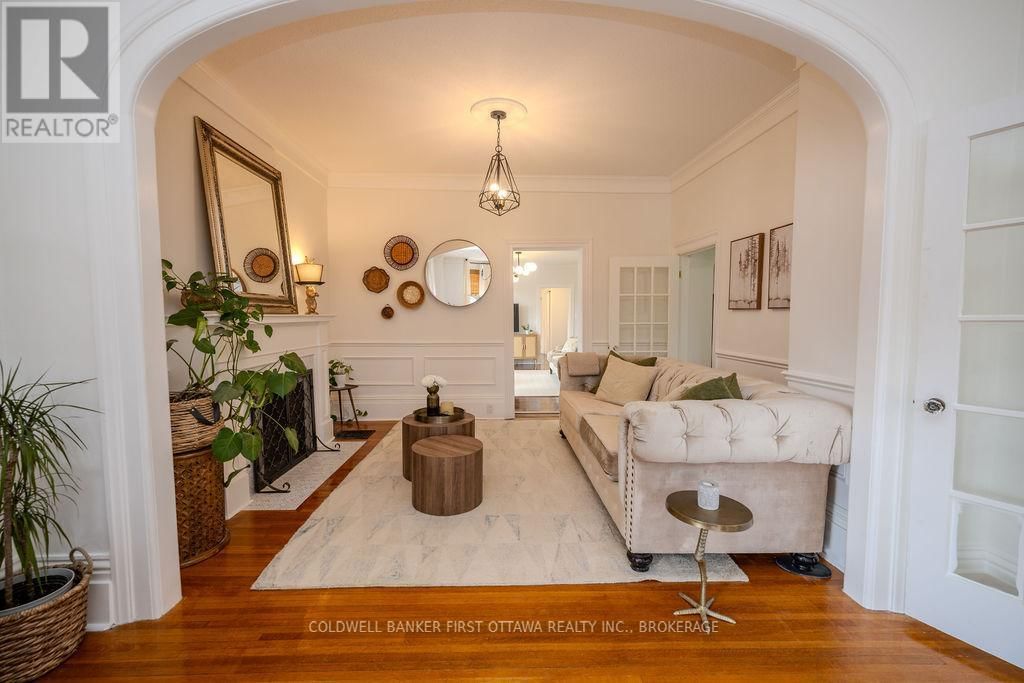 201 BRIDGE STREET WEST Image 8