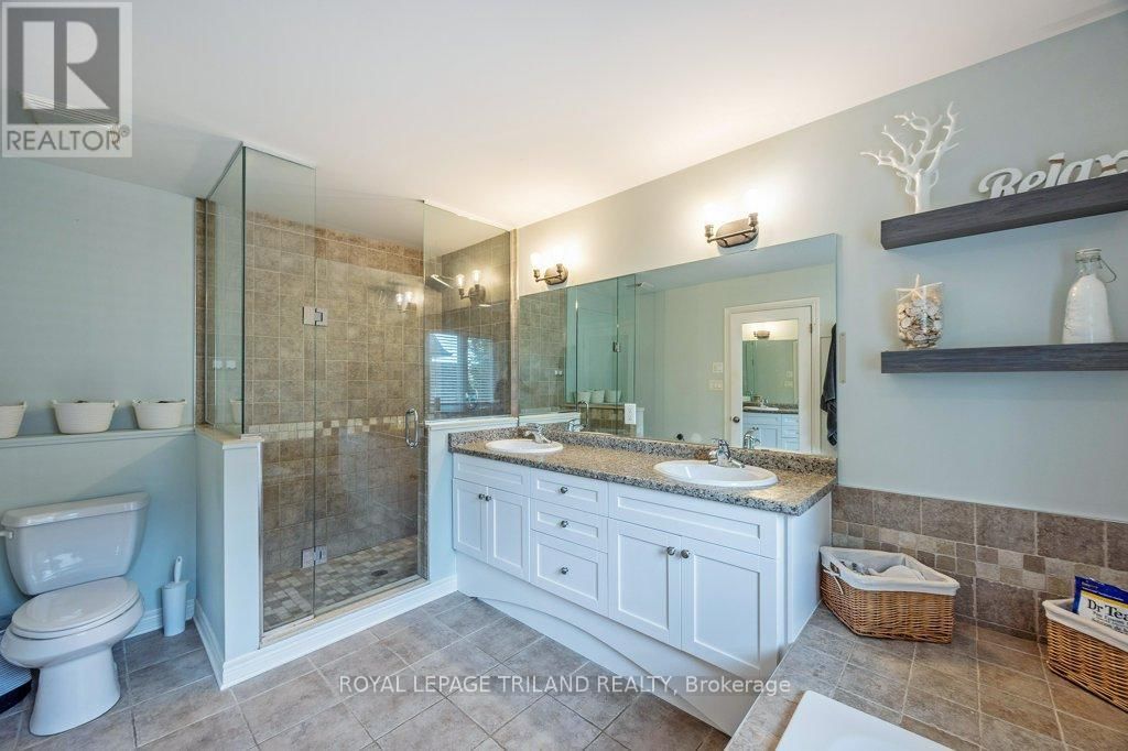 139 SKYLINE AVENUE Image 22