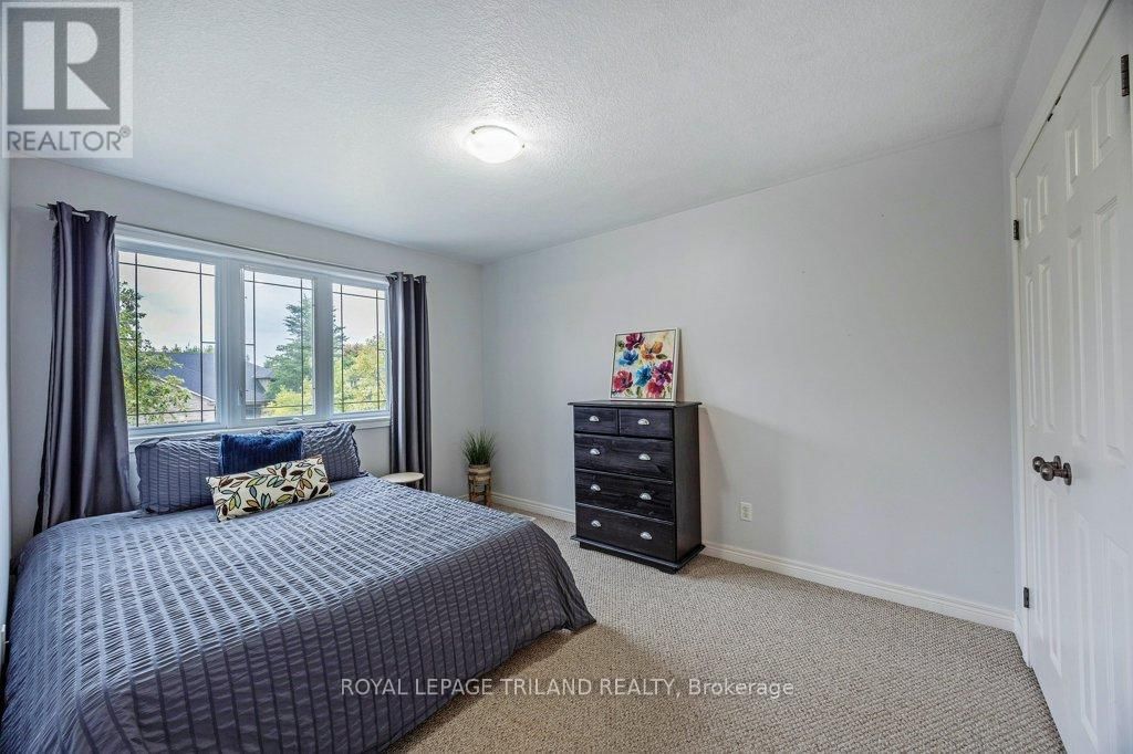 139 SKYLINE AVENUE Image 23