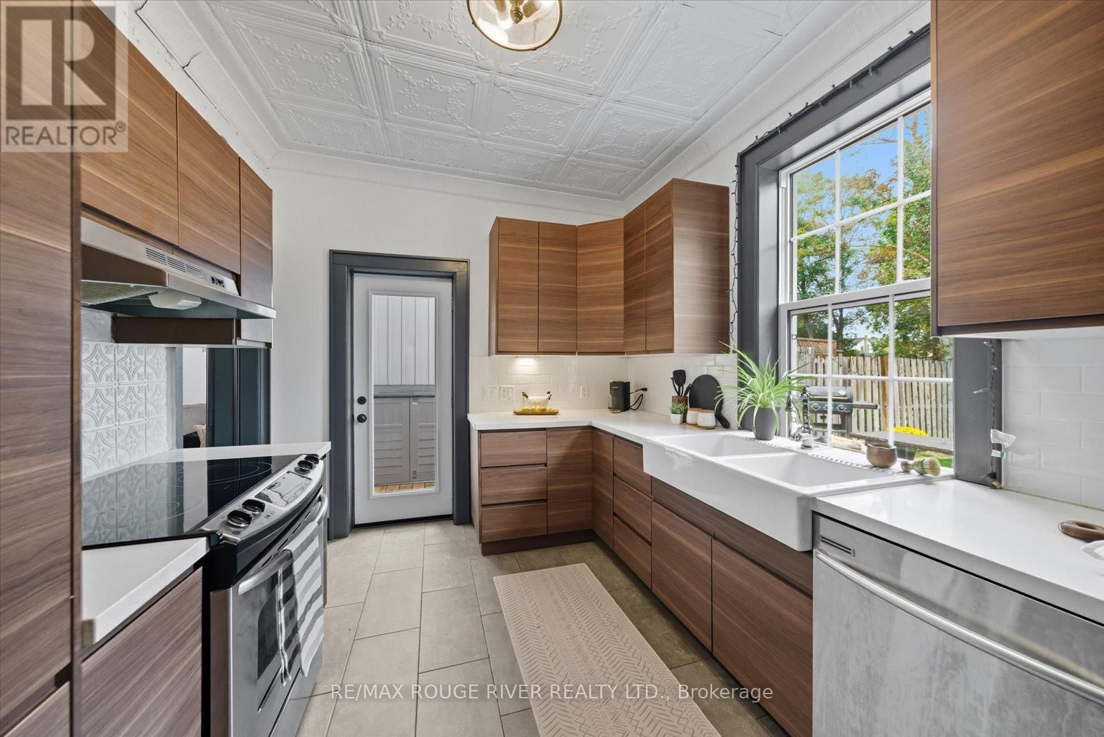 11 BRAMLEY STREET NORTH Image 16