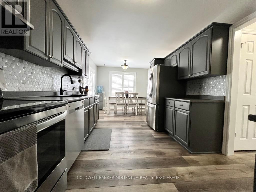 3933 VINEYARD CRESCENT Image 12